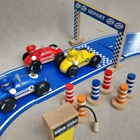 blå racerbane med rød gul og blå racerbil træ legetøj gammel træbane